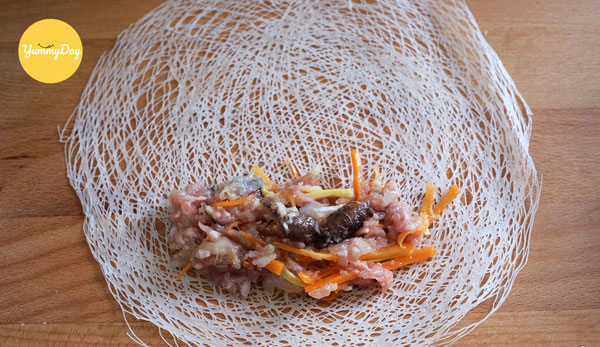 Bắt đầu cuốn chả giò thôi nào