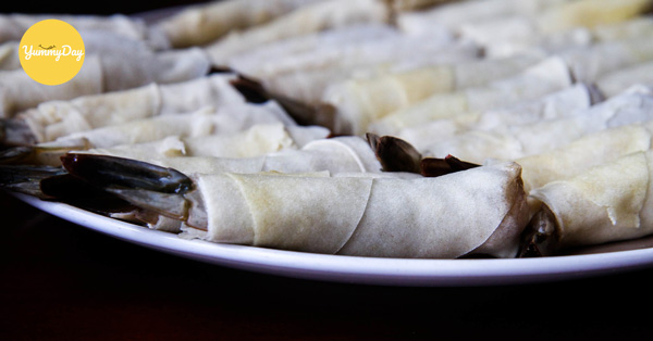 Cuốn chả giò tôm