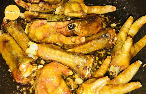 Sốt chân gà với mắm thơm lừng