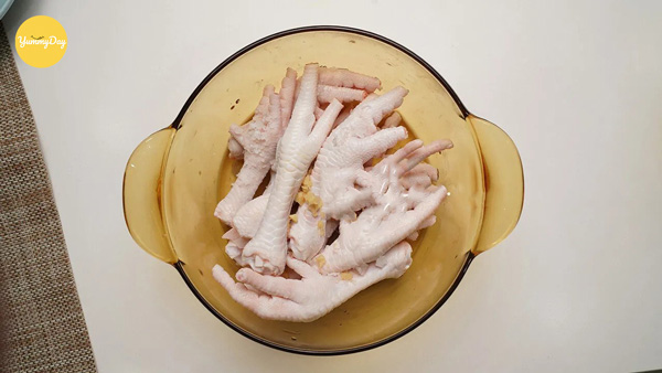 Khử mùi sạch chân gà