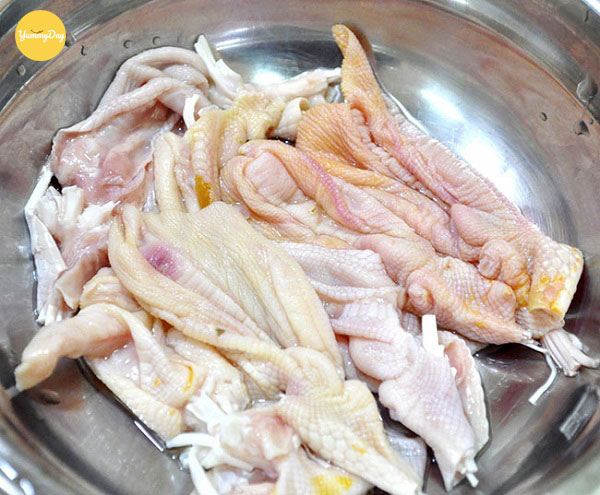 Cách làm chân vịt rút xương đơn giản