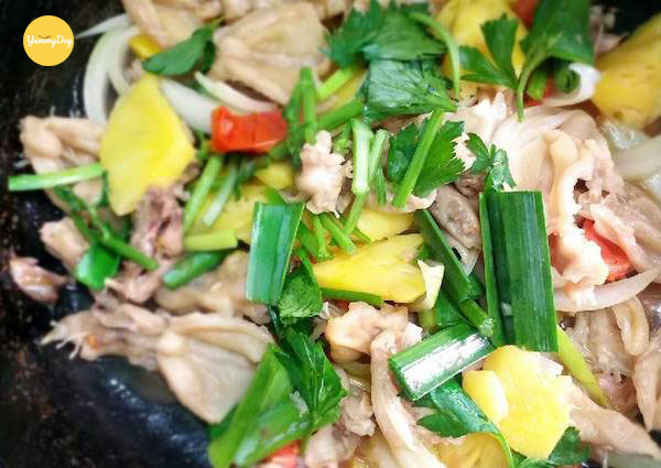 Chân vịt rút xương xào dứa