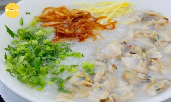 Thành phẩm món cháo sò huyết đậm đà