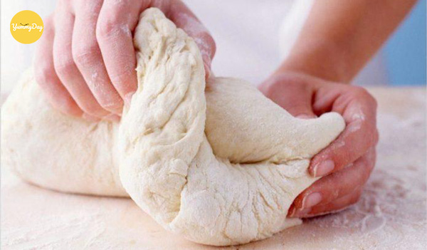 Tiến hành nhào bột thêm 1 lần nữa