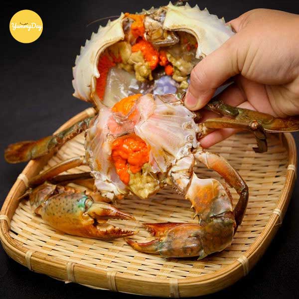 Gỡ mai cua, yếm cua và chia cua thành 4 phần