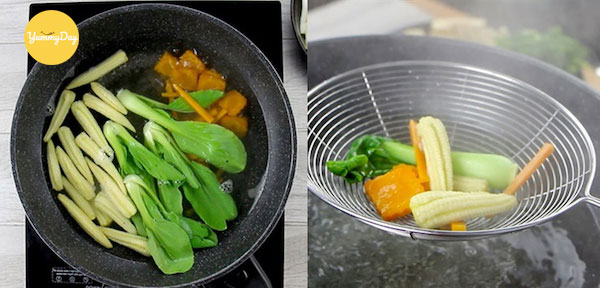 Cho rau vào trụng qua nước sôi