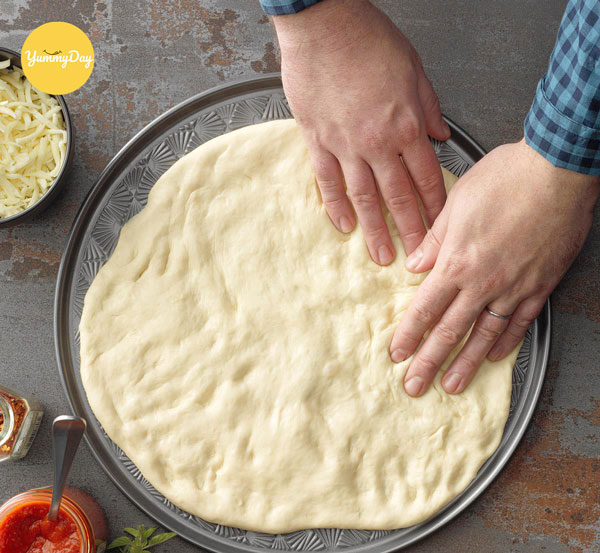 Tạo hình đế bánh pizza