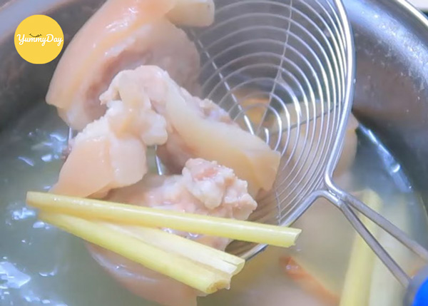 Khử mùi hôi của đuôi heo