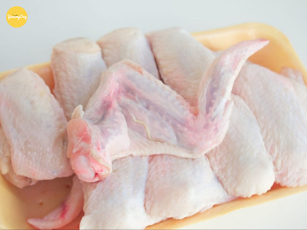 Chọn những miếng cánh gà tươi ngon