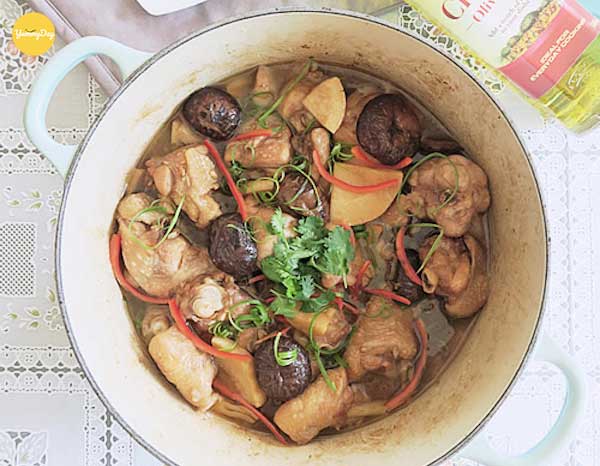 Món gà kho măng và nấm nhìn là đã thèm