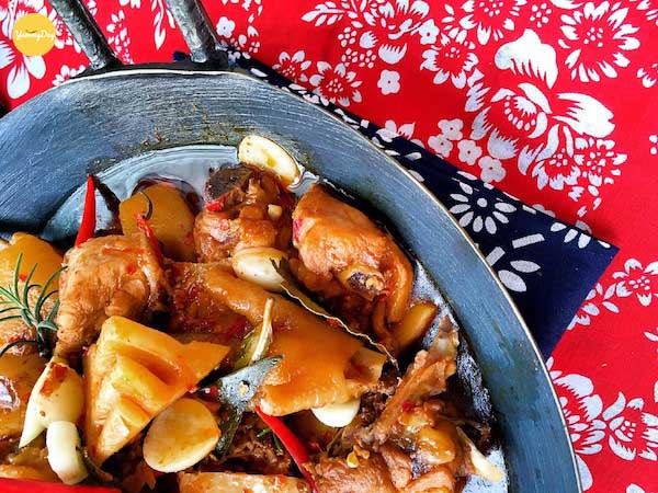 Gà kho măng chua vị chua cay đã miệng