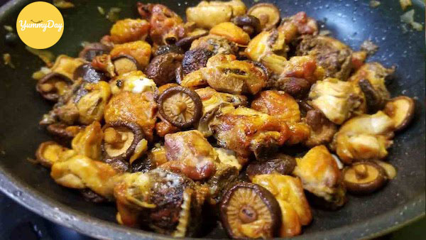 Gà kho nấm ngon lắm đấy