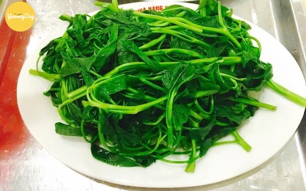 Có thể ăn kèm với một món canh thanh mát hay một đĩa rau luộc