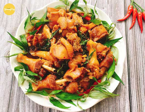 Món gà kho rau răm đậm đà