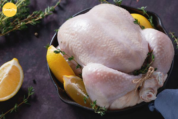 Chuẩn bị 1 con gà ta hoặc gà công nghiệp tuỳ sở thích của bạn nhé