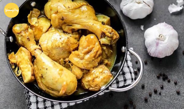 Thành phẩm gà kho sả nghệ thái sợi