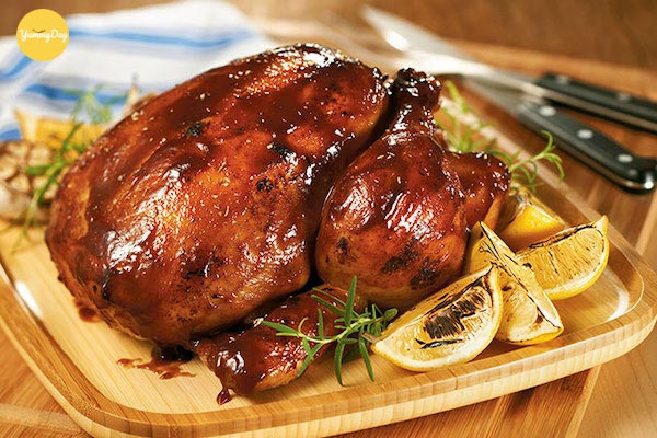 Gà nướng lu với lớp ngoài vàng đẹp