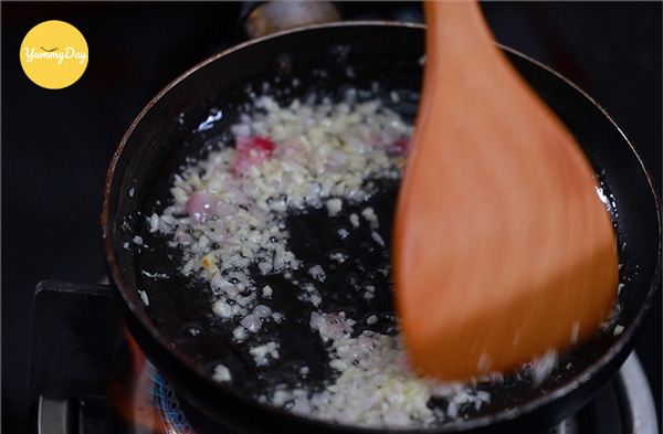 Phi hành tỏi thơm phức
