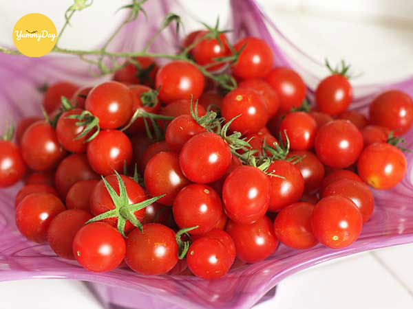 Bạn mua khoảng 200gr cà chua bi