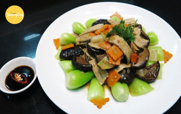 Gà xào nấm đông cô chay thơm ngon, thanh đạm
