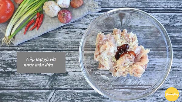 gà xào nấm hương