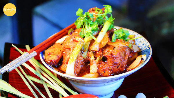 Món gà xào sả ớt vàng ươm đẹp mắt