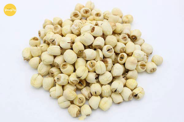 Hạt sen làm ngọt vị khi hầm cùng gân bò