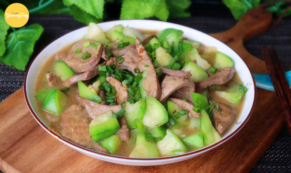 Gan heo xào mướp thơm ngon chiêu đãi cả nhà