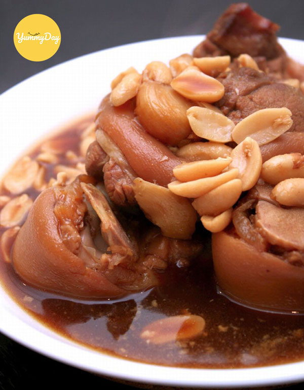 Món giò heo hầm đậu phộng bổ dưỡng