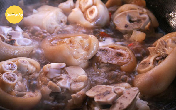 Xào sơ giò heo cho đến khi săn