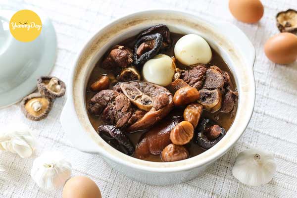 Trang trí thật đẹp mắt món giò heo hầm nấm đông cô