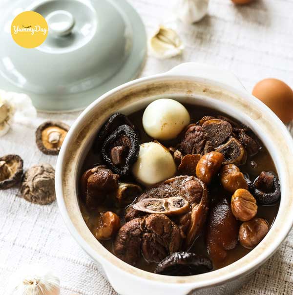 Khó cưỡng giò heo hầm nấm đông cô