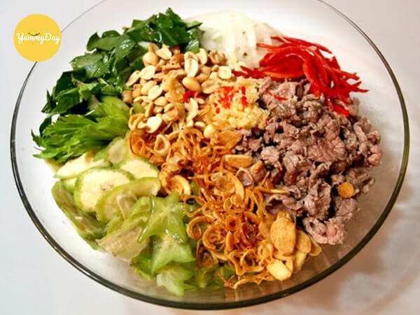 Trộn đều các nguyên liệu trong thau