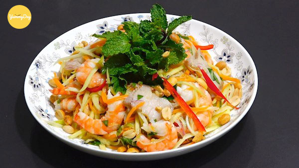 Thành phẩm thơm ngon của món gỏi bồn bồn tôm thịt