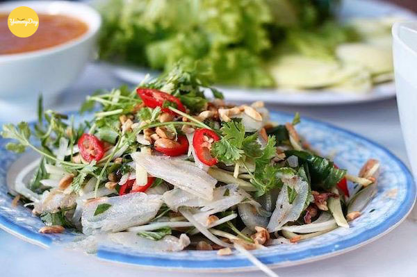 Tiến hành làm gỏi cá mai