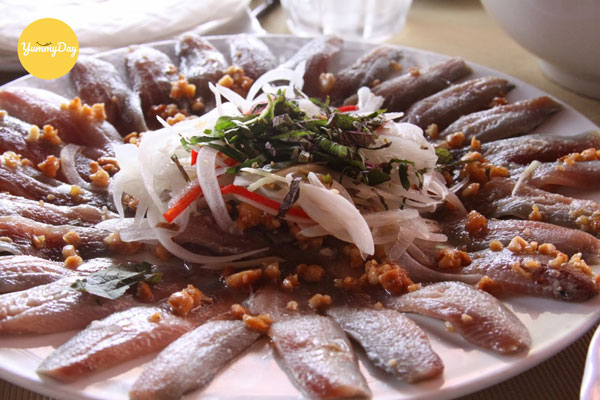 Gỏi cá trích chua ngọt beo béo khó chối từ