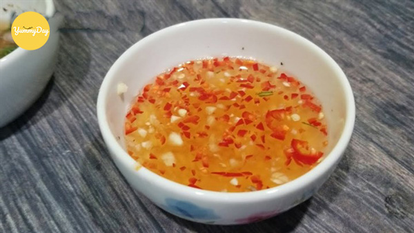 Chén nước mắm trộn gỏi