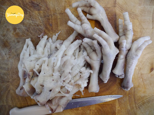 Đem đi rút xương chân gà sạch sẽ