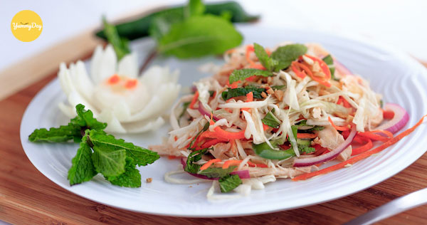 Bắt tay vào làm gỏi gà hành tây thôi nào!