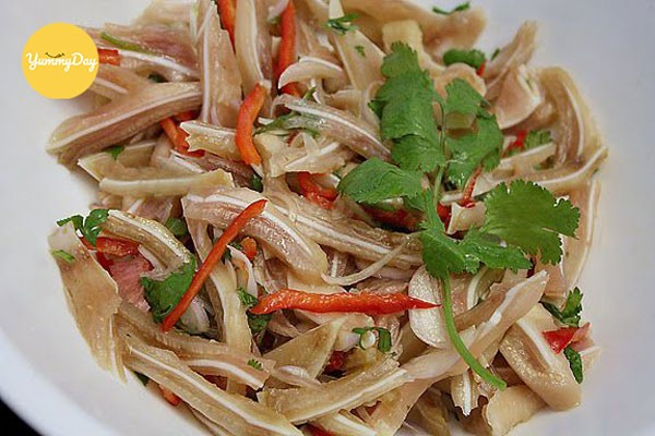 Thưởng thức gỏi tai heo hành tây cực ngon