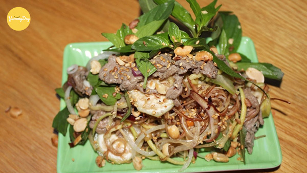 Món gỏi thịt bò thập cẩm ngon lành