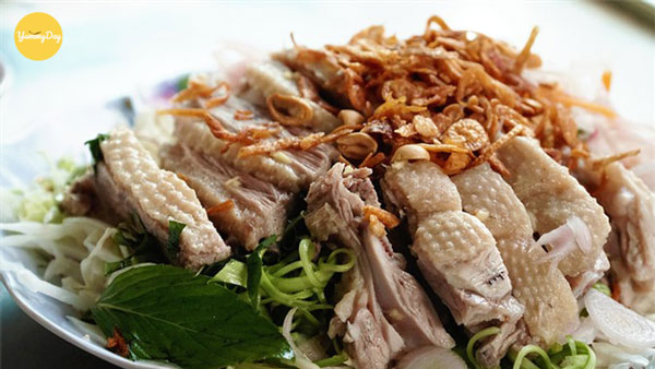 Thành phẩm gỏi vịt hành tây ngon bá cháy bồ chét