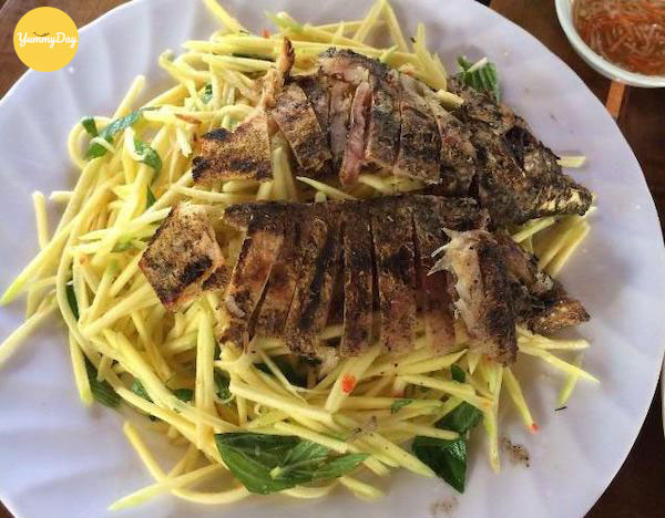 Gỏi xoài khô cá sặc
