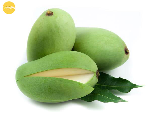 Chọn những trái xoài xanh, cứng và chua nhiều