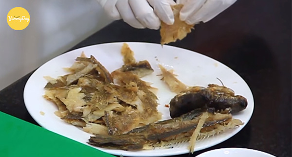 Xé nhỏ khô cá sặc