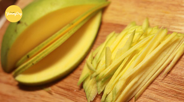 Xoài thái mỏng và dài