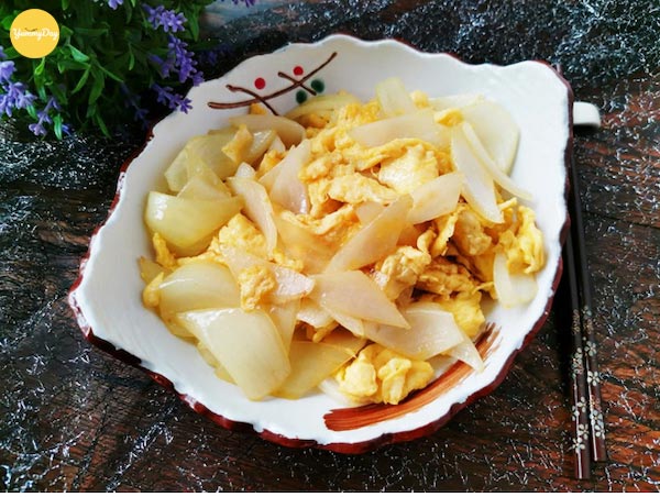 Món hành tây xào trứng vừa thơm ngon vừa bổ dưỡng