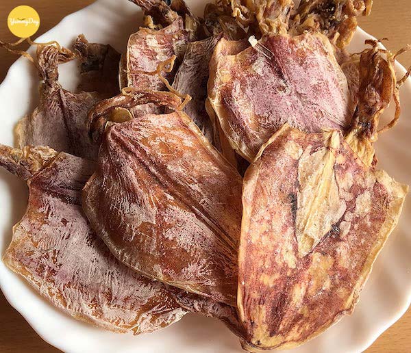 Chuẩn bị những con khô mực thật thơm ngon