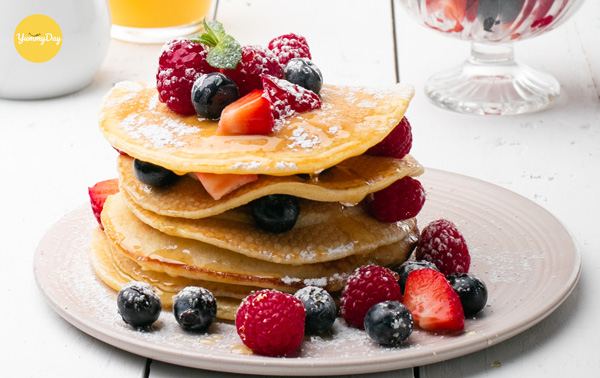 Bánh pancake ăn kèm với trái cây là tuyệt vời