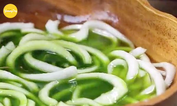 Ướp đường và tạo màu xanh cho mứt